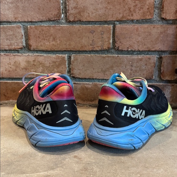 Hoka one one Arahi 6 women’s size 7B black with rainbow details - Picture 9 of 11